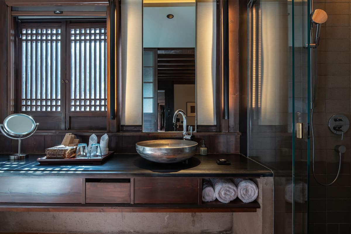 premier double room | bathroom | shower, rainfall showerhead, free toiletries, hair dryer