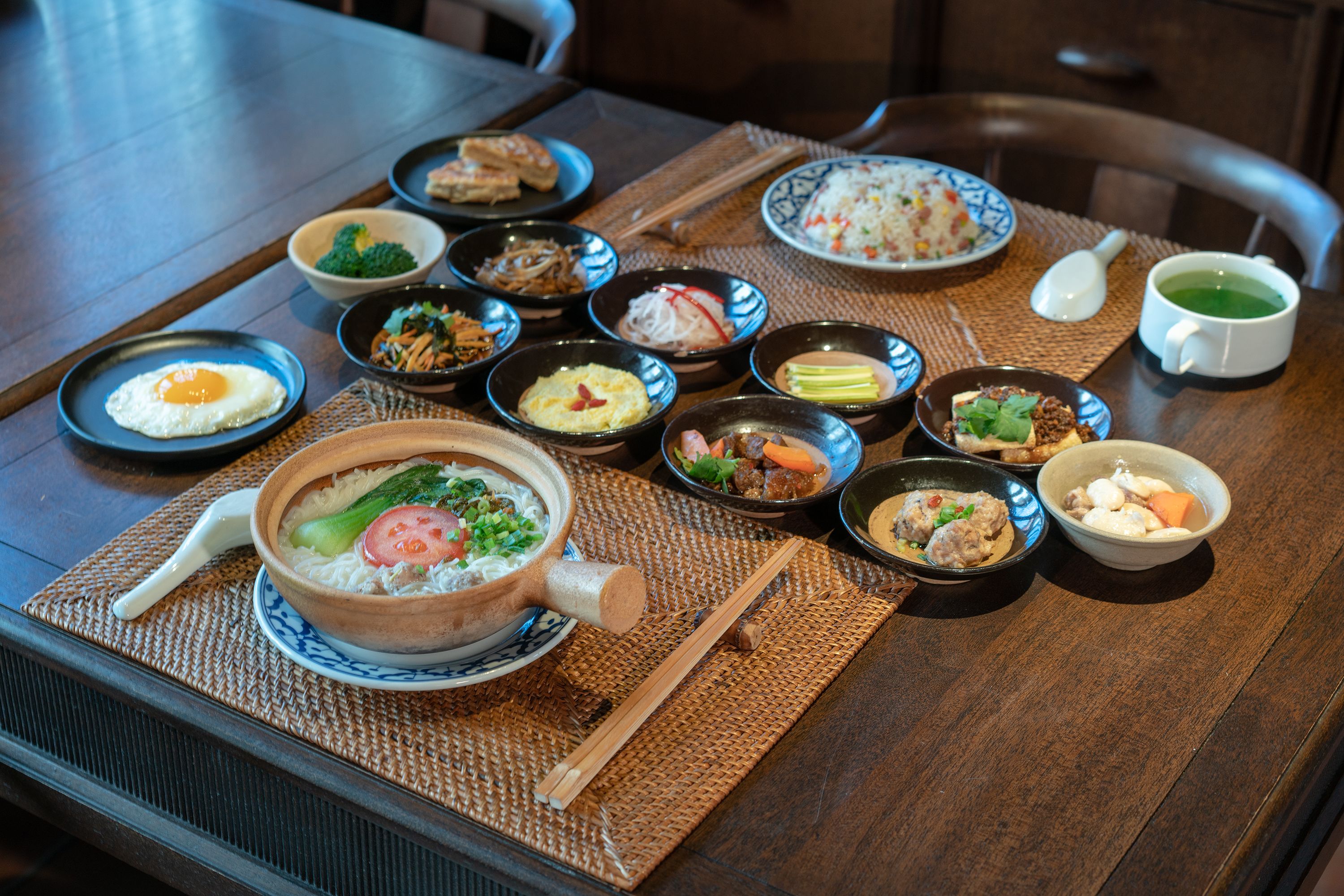 daily full breakfast (cny 98 per person)