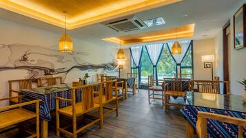 Se ofrece un desayuno continental (30 CNY por persona)