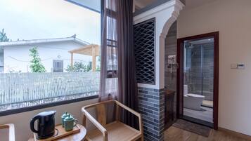 Deluxe Double Room | Living area | TV