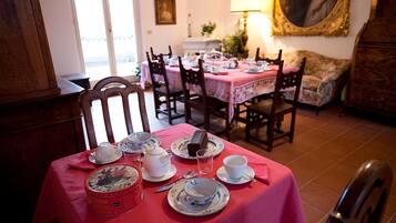 Desayuno buffet incluido todos los días