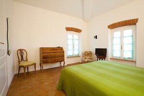 Quarto casal | Individualmente decorados, individualmente mobiliados, escrivaninha