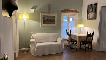 Double Room | Individually decorated, individually furnished, desk, free WiFi