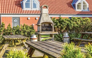 Enjoy al fresco dining and social gatherings in this charming outdoor space with a wood-fired oven and beautifully maintained garden.