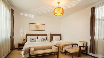 Habitación familiar | Vista al patio