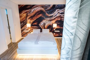 2 bedrooms, WiFi, bed sheets - Luxury apartment, fantastic views, directly on the sea, pool, free Wi-Fi (Arco da Calheta)