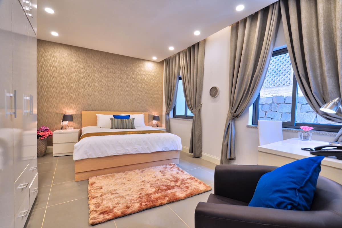 hillview movie suite | premium bedding, in-room safe, blackout curtains, iron/ironing board