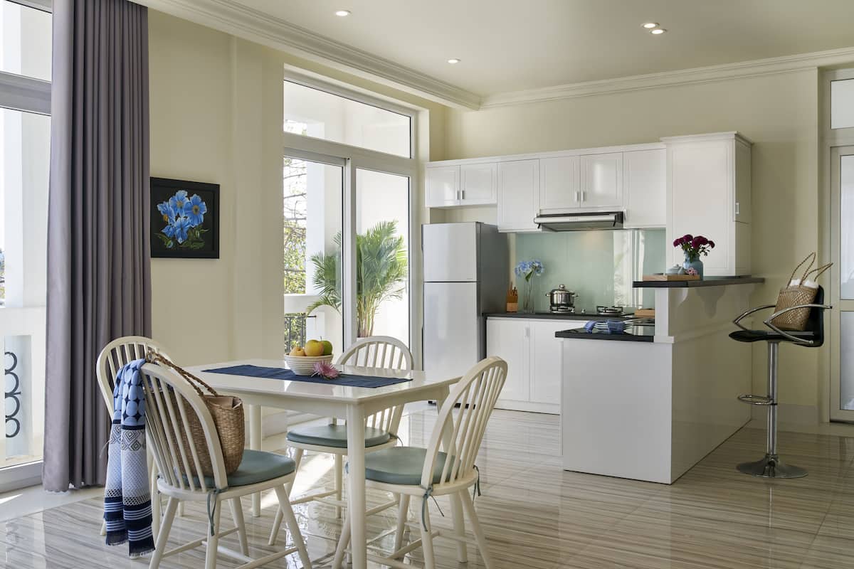 hillview royal 2 bedroom suite | private kitchen