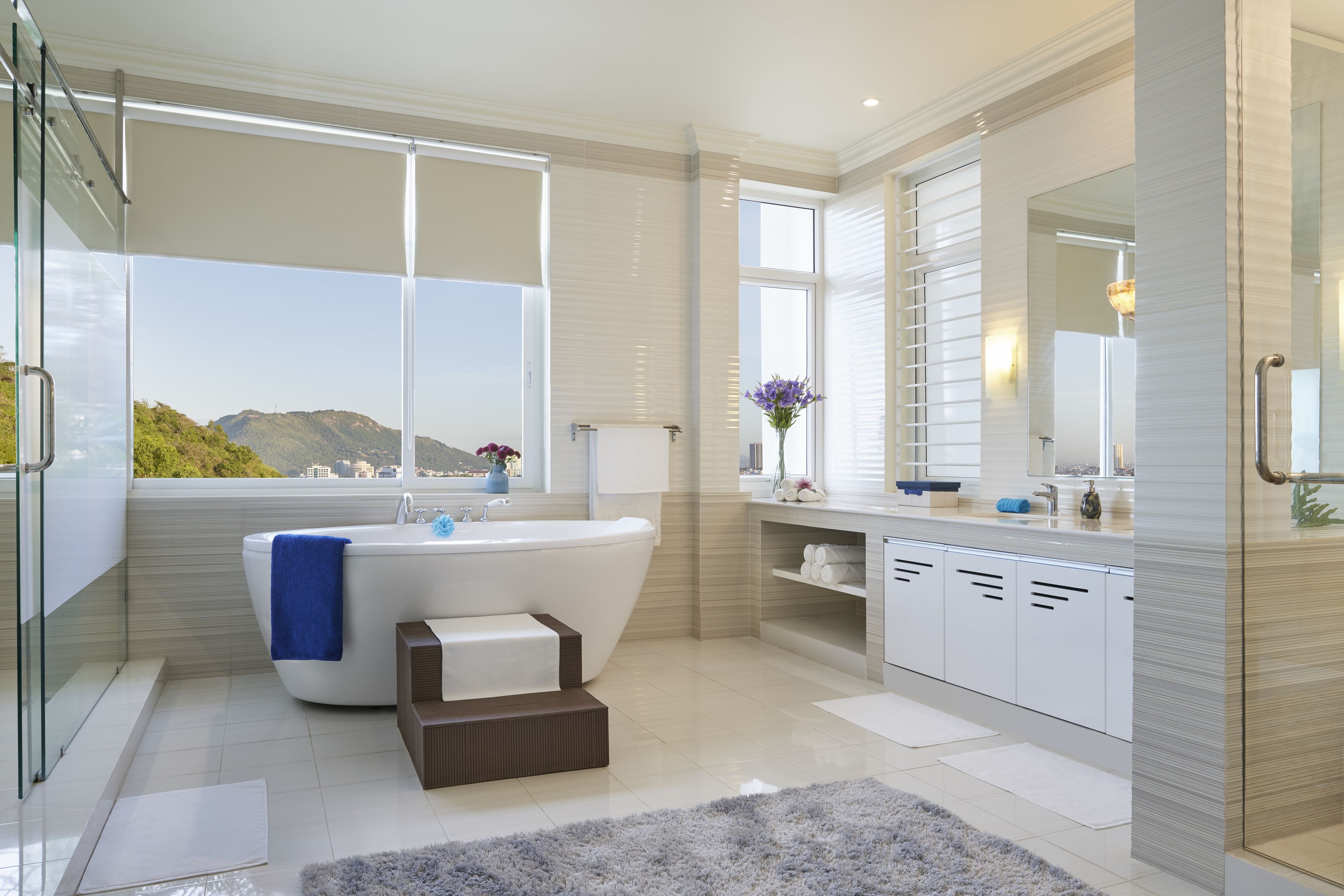 hillview royal 2 bedroom suite | deep-soaking bathtub