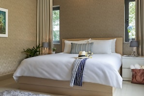 Hillview Jacuzzi Suite | 1 bedroom, premium bedding, in-room safe, blackout drapes