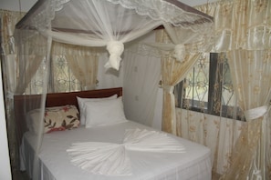 Premium bedding, in-room safe, desk, free WiFi