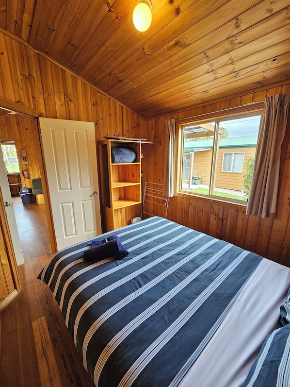Cabana família, 2 quartos, ao lado do lago | Wi-Fi de cortesia, roupa de cama