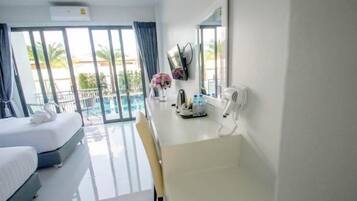 Quarto duplo superior | Frigobar, escrivaninha, Wi-Fi de cortesia