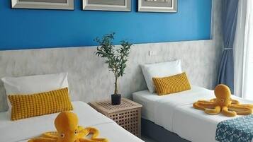 Habitación superior con 2 camas individuales | Minibar, escritorio, wifi gratis