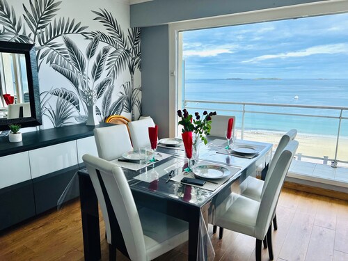 Bel appartement vue sur la mer à quelques mètres et balcon, proche commerces