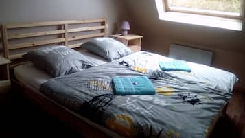 2 bedrooms, iron/ironing board, bed sheets