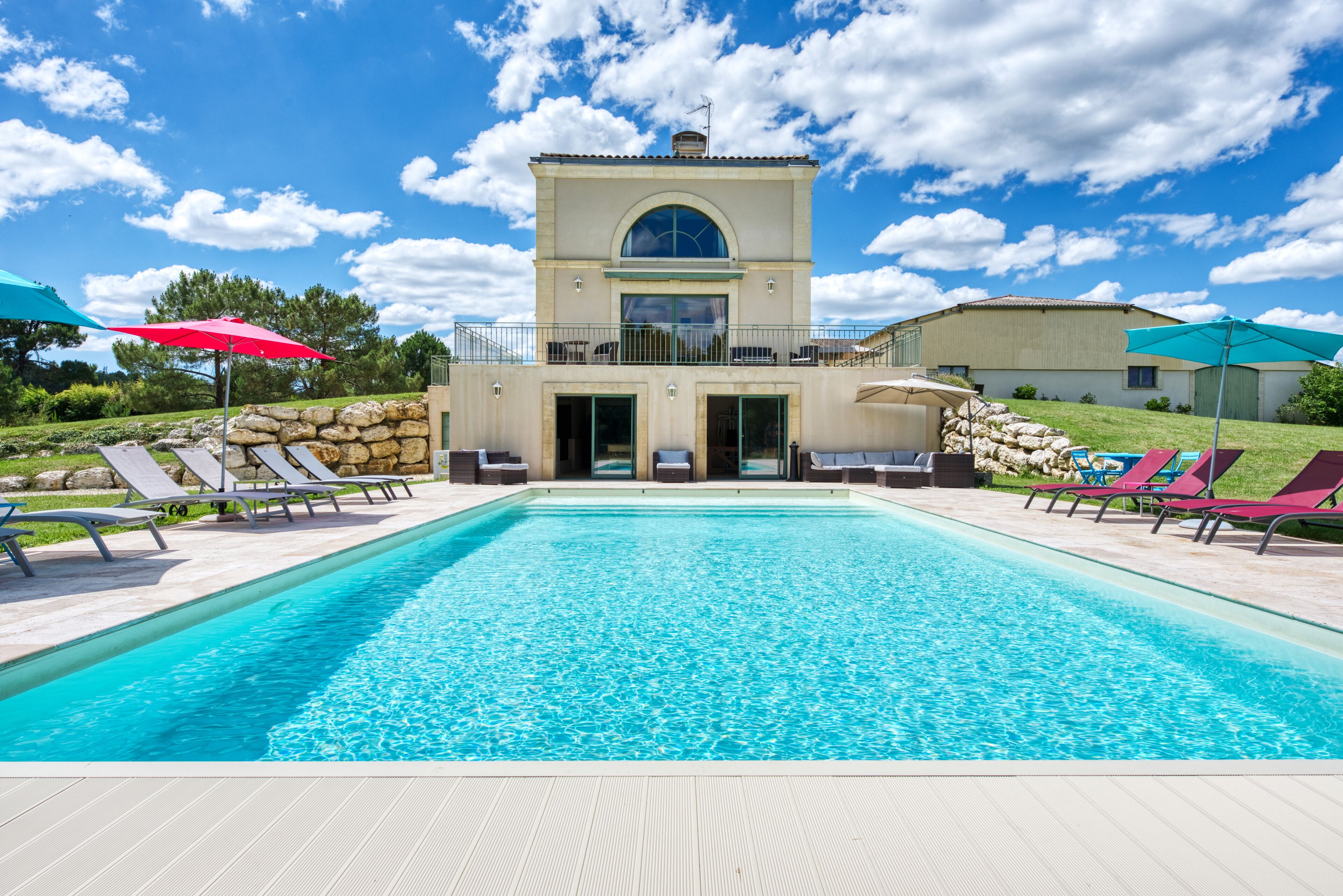 室外游泳池，恒温泳池