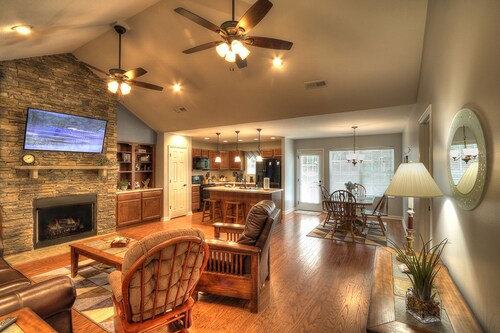 Majestic Cove #331-Your Peaceful Retreat in the Heart of Pigeon Forge!