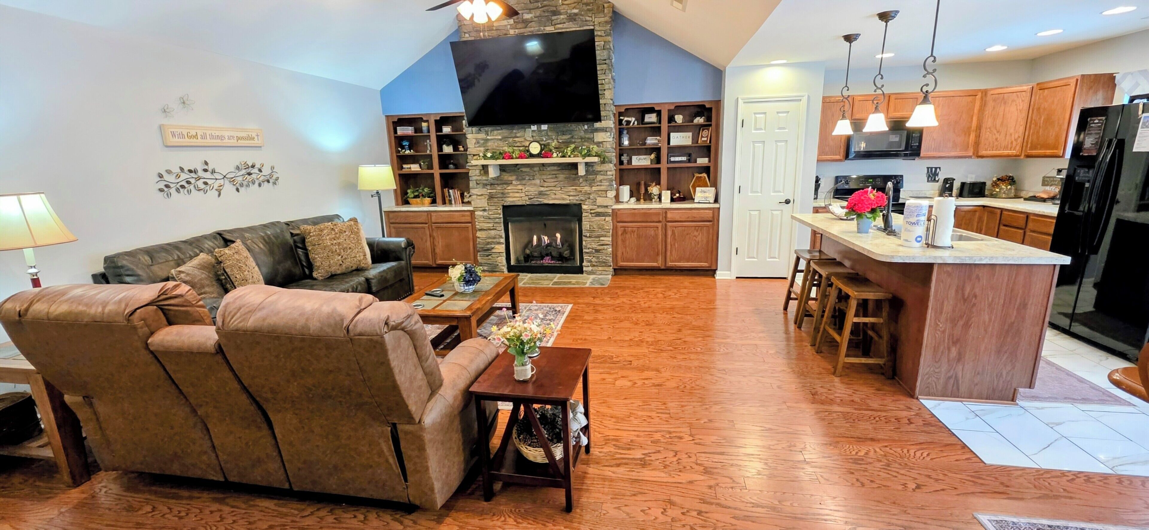 TV, fireplace