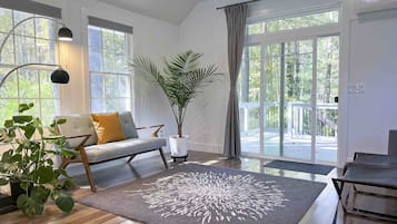 Smart-TV, Bücher, Stereoanlage