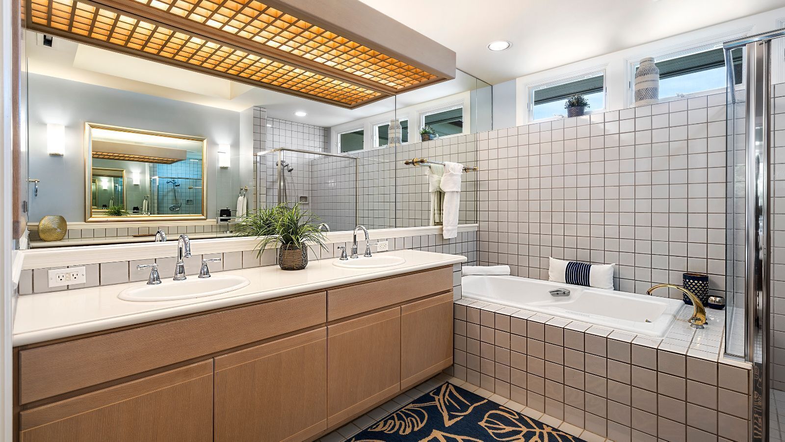 Bathtub, hair dryer, towels