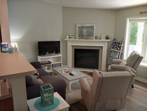 Smart TV, fireplace, video games, books - DOG FRIENDLY! HOTUB! WARREN DUNES (Sawyer)