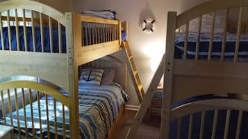 3 quartos, ferros/tábuas de passar roupa, Wi-Fi, roupa de cama