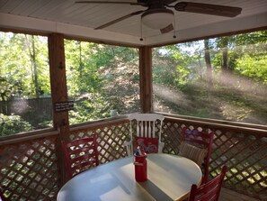 Outdoor dining - DOG FRIENDLY! HOTUB! WARREN DUNES (Sawyer)