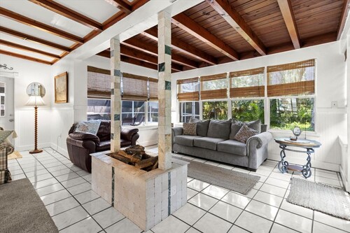 Coral House!, A pasos de Kings Bay