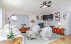 4 bedrooms, desk, iron/ironing board, free WiFi