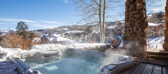 Amazing Ski-in / Out 5 Bedroom Home Directly on Slopes. Views!