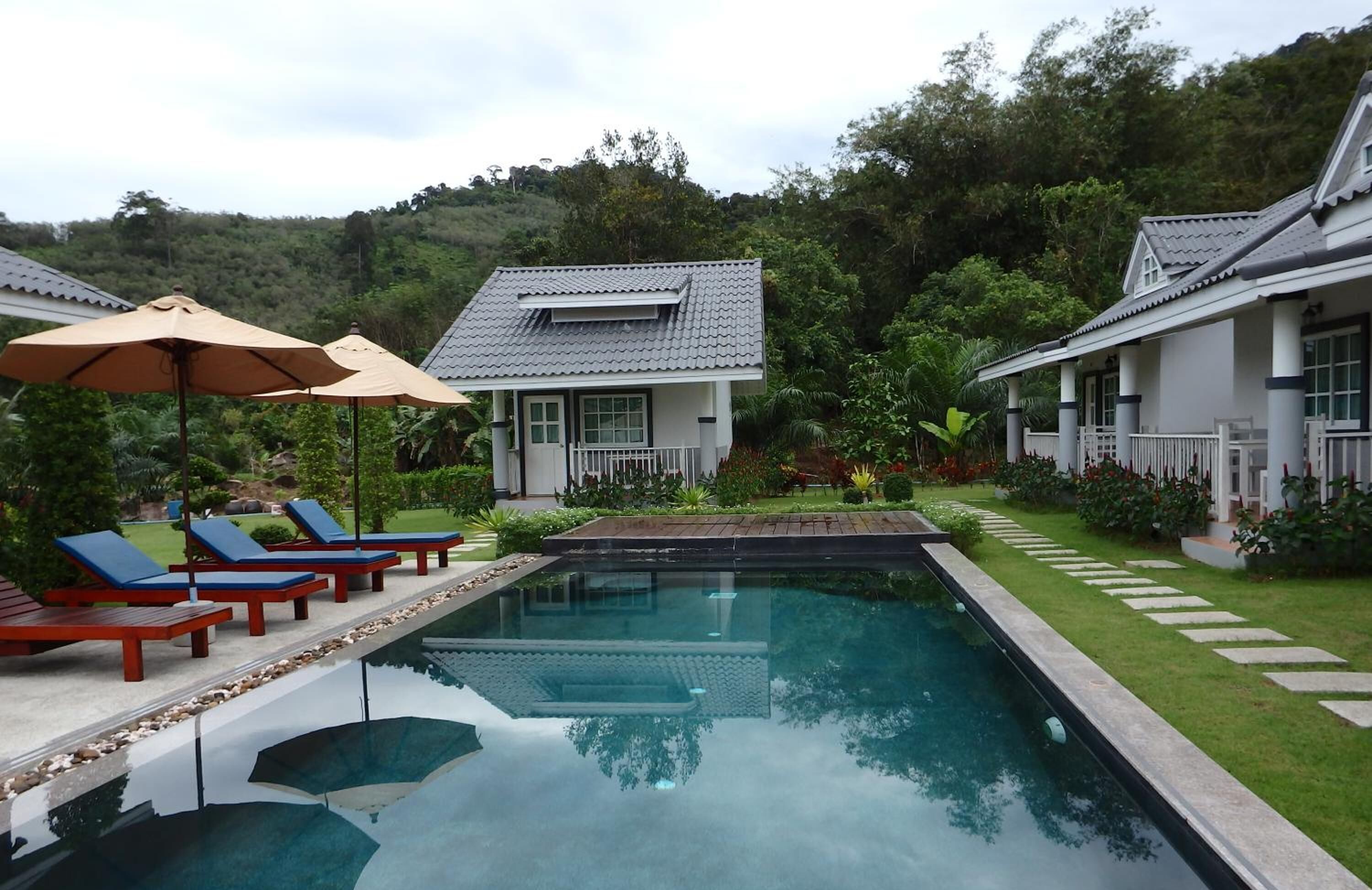 Photo - Suksompong Resort