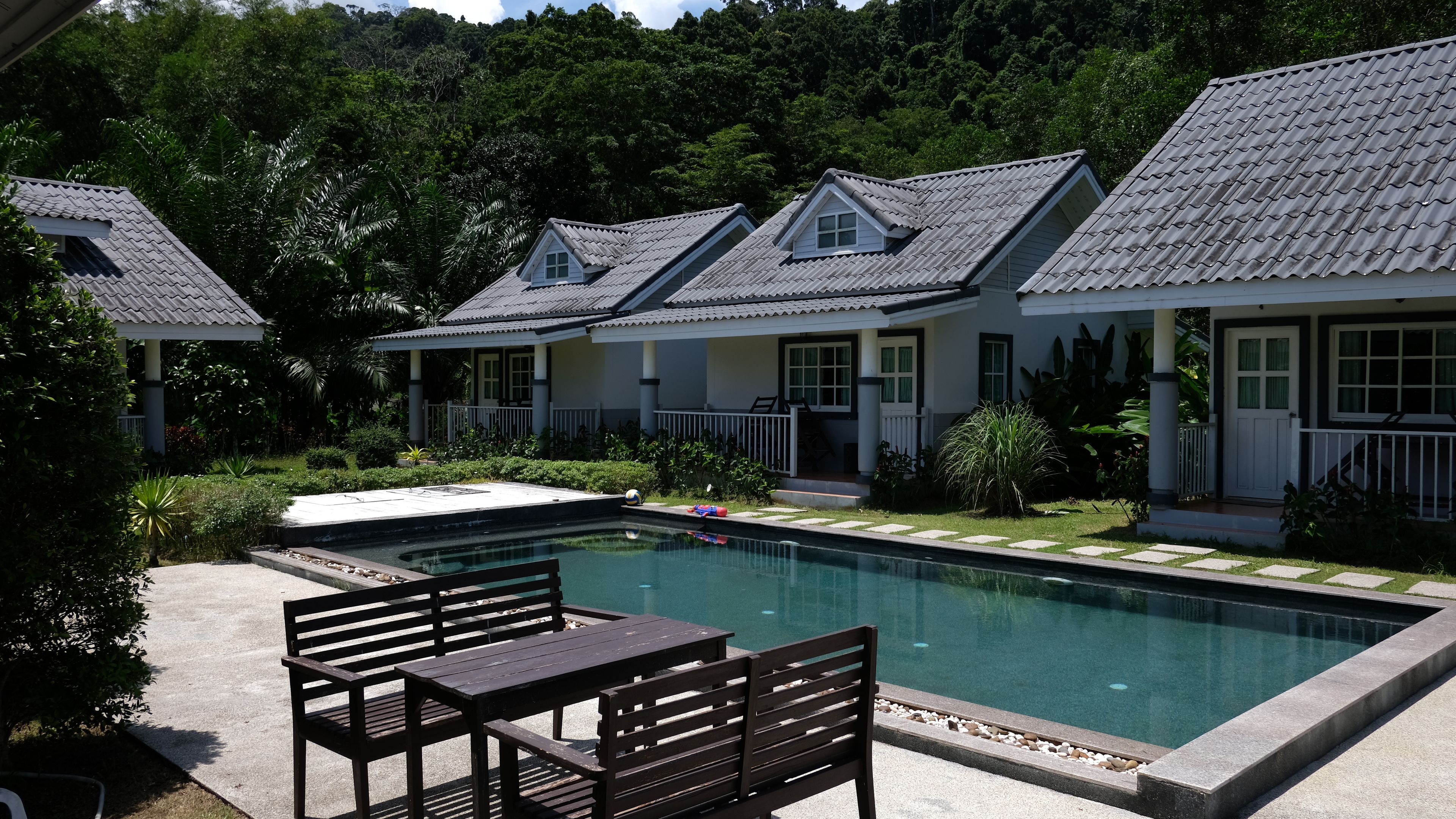 Kolam renang outdoor