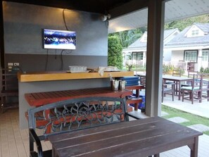 Outdoor dining - Suksompong Resort (Takua Pa)