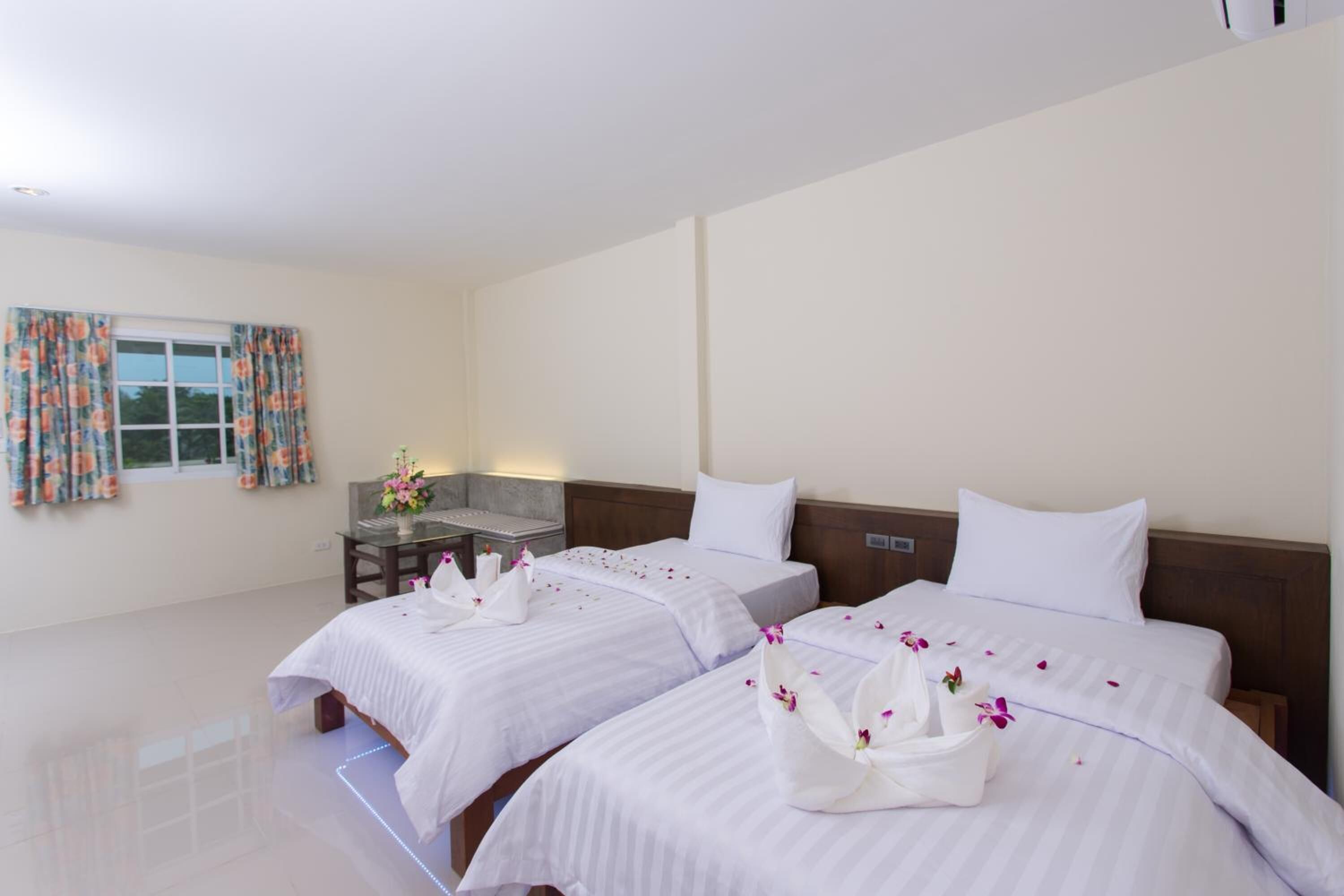 Photo - Suksompong Resort