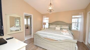 3 bedrooms, desk, iron/ironing board, travel crib