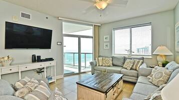 Una televisión, un reproductor de DVD