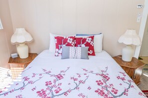 WiFi, bed sheets