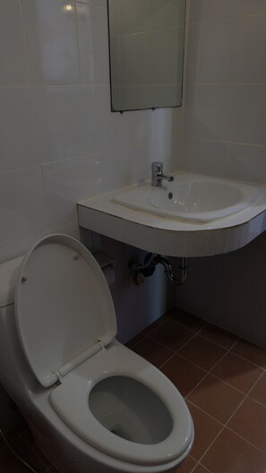 Standard Double Room | Bathroom - Leelawadee Resort Khaolak (Takua Pa)