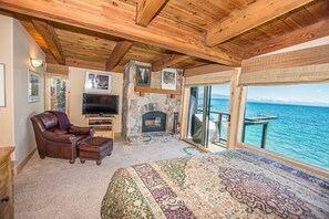 4 bedrooms, iron/ironing board, WiFi, bed sheets - Star Harbor # 16 by Hauserman Rentals (Tahoe City)