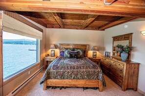 4 bedrooms, iron/ironing board, WiFi, bed sheets - Star Harbor # 16 by Hauserman Rentals (Tahoe City)