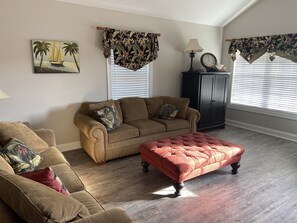 TV, video games, DVD player, table tennis - FANTASTIC 4BR/3BA in Ocean Lakes Campground, Myrtle Beach SC (Myrtle Beach)