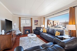 Smart TV, fireplace, Netflix, DVD player