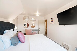 3 chambres, surmatelas, coffres-forts dans les chambres, bureau