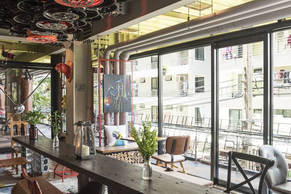 MeStyle Garage Hotel