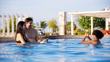 Kolam renang outdoor