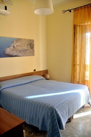 Egyptian cotton sheets, premium bedding, memory foam beds, minibar - B&B A Due Passi (Otranto)