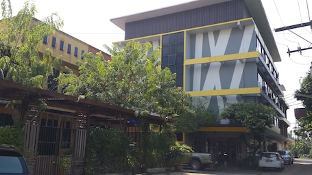 Estacionamiento gratis. Sirimongkol Hotel