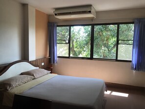 Habitación individual estándar | Espacio para trabajar con laptop y wifi gratis