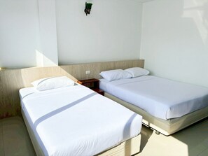 Laptop workspace, free WiFi - Sirimongkol Hotel (Kabin Buri)